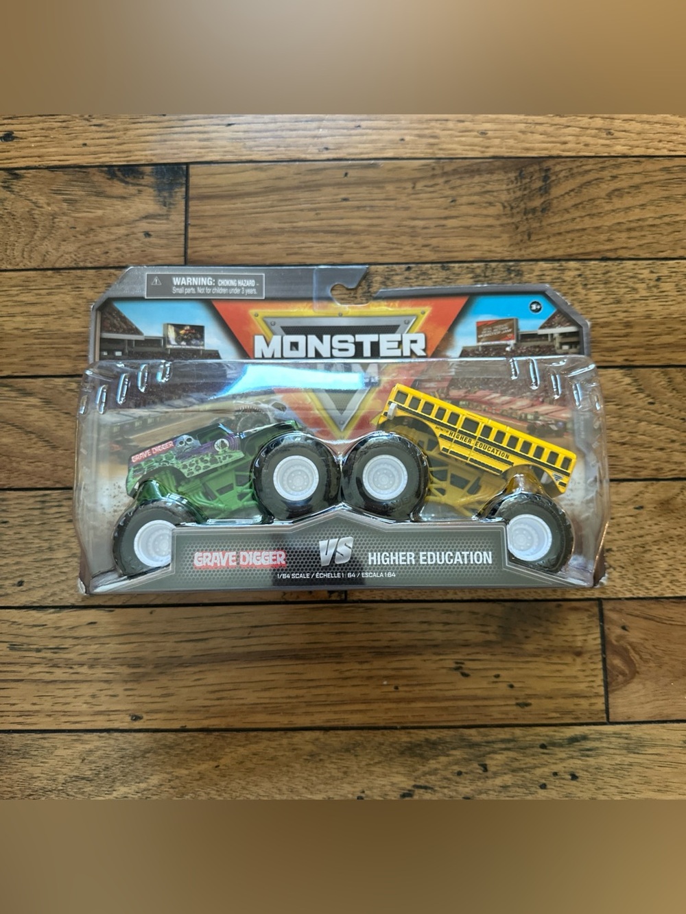 Monster Jam HIGHER EDUCATION VS GRAVE DIGGER Trucks Spin Master New